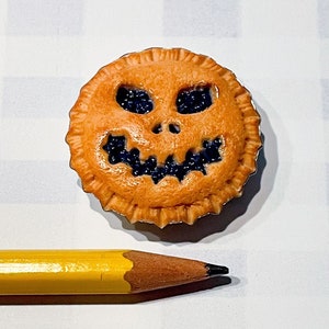 Miniature BOO-berry Pie Magnet