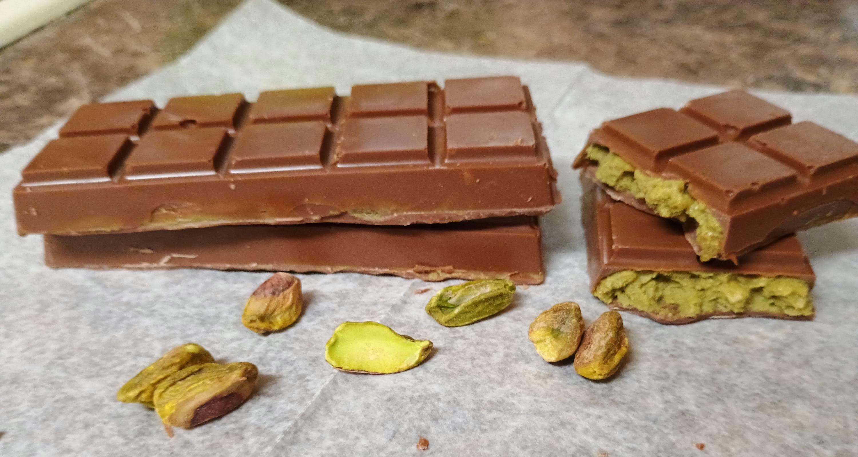 Dubai Inspired Custom Tempered Premium Belgian Chocolate Knafeh Kunafa Shredded Kataifi Phyllo Pistachio Butter Cream Candy Bar 3 Sizes