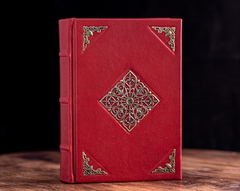 Libro delle Ombre, diario grimorio rilegato in pelle con pagine bianche e fronte decorato