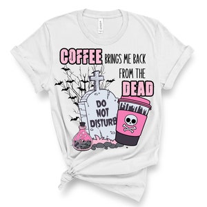 以下が含まれることがあります： 白いTシャツに、ピンクのコーヒーカップ、