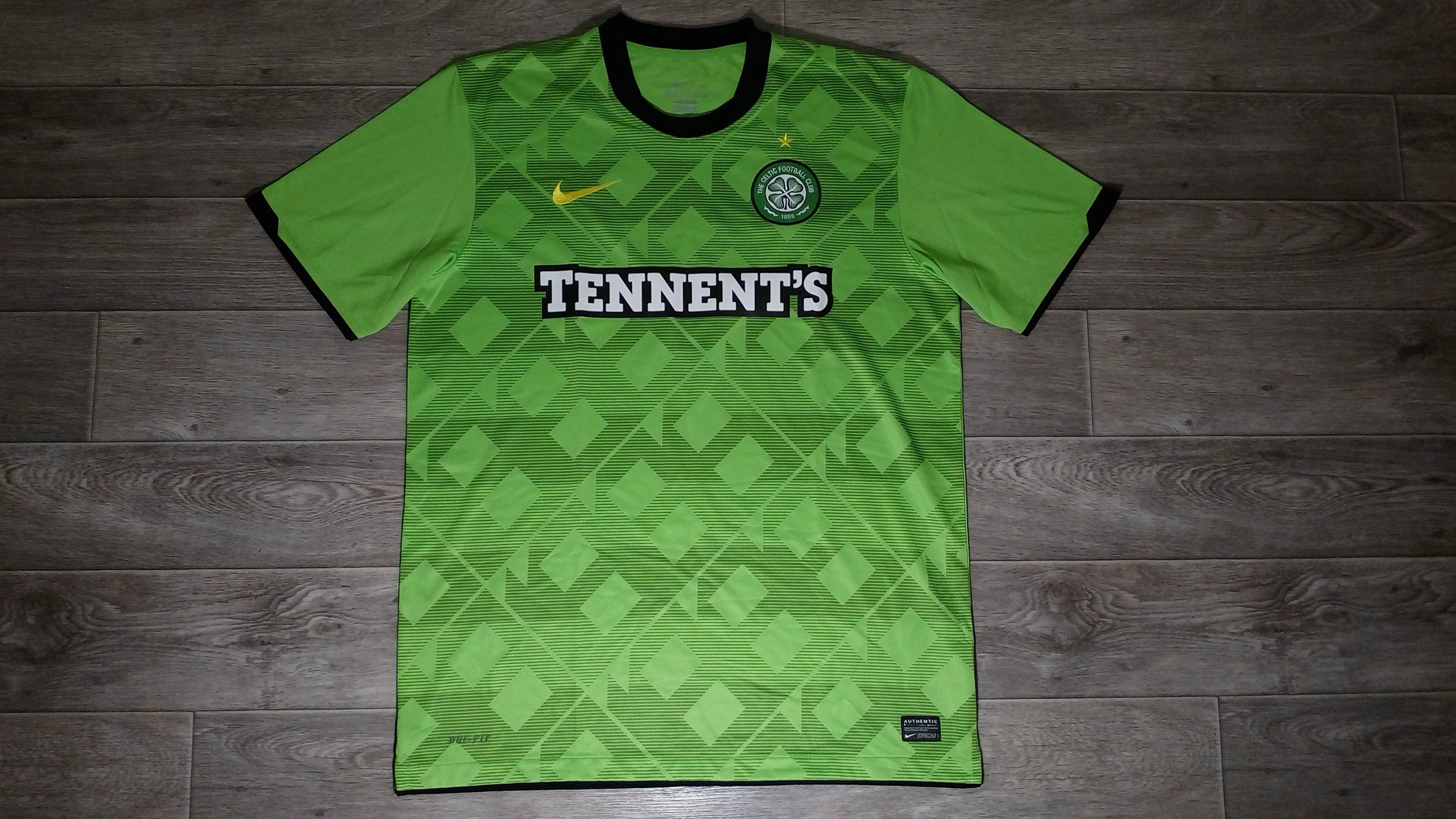Celtic Third football shirt 2011 - 2012. Sponsored by Castle