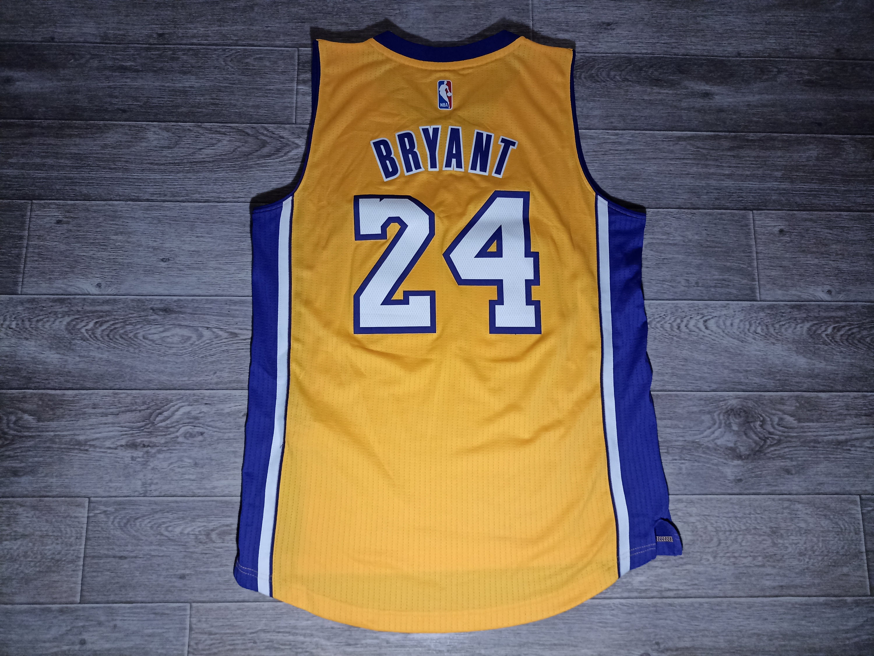 Los Angeles Lakers Kobe Bryant #24 Adidas Yellow Jersey Swingman - Size M  44