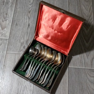 Vintage Silver plated dessert set 1970-80s / tea and coffee spoon set / nickel silver 10 teaspoons and 3 coffee spoons in box