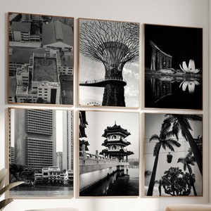 Puede incluir: Un conjunto de seis fotografías en blanco y negro que muestran varios monumentos y escenas de Singapur. Las fotos incluyen una vista del horizonte de la ciudad, un jardín con una estructura de árbol única, una pagoda y un teleférico.