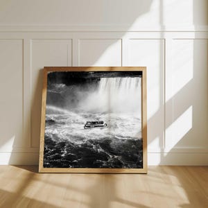 Foto imprimible en blanco y negro de la Plaza Canadá de las Cataratas del Niágara: póster de galería digital de moda para sala de estar de Ontario, regalo