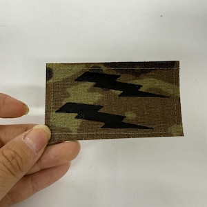 Two inverted lightning bolt patch / IR