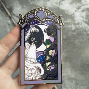 Maansverduistering Glow-in-the-Dark 3,5-inch harde emaille pin (Manga)