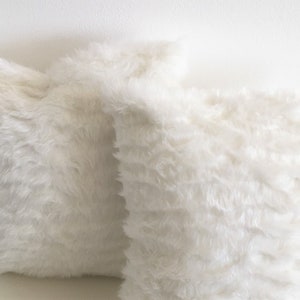 Fluffy white throw pillow | White faux fur pillow cover | Short hair faux fur throw pillow | Ivory white faux fur | White | Made in Canada.