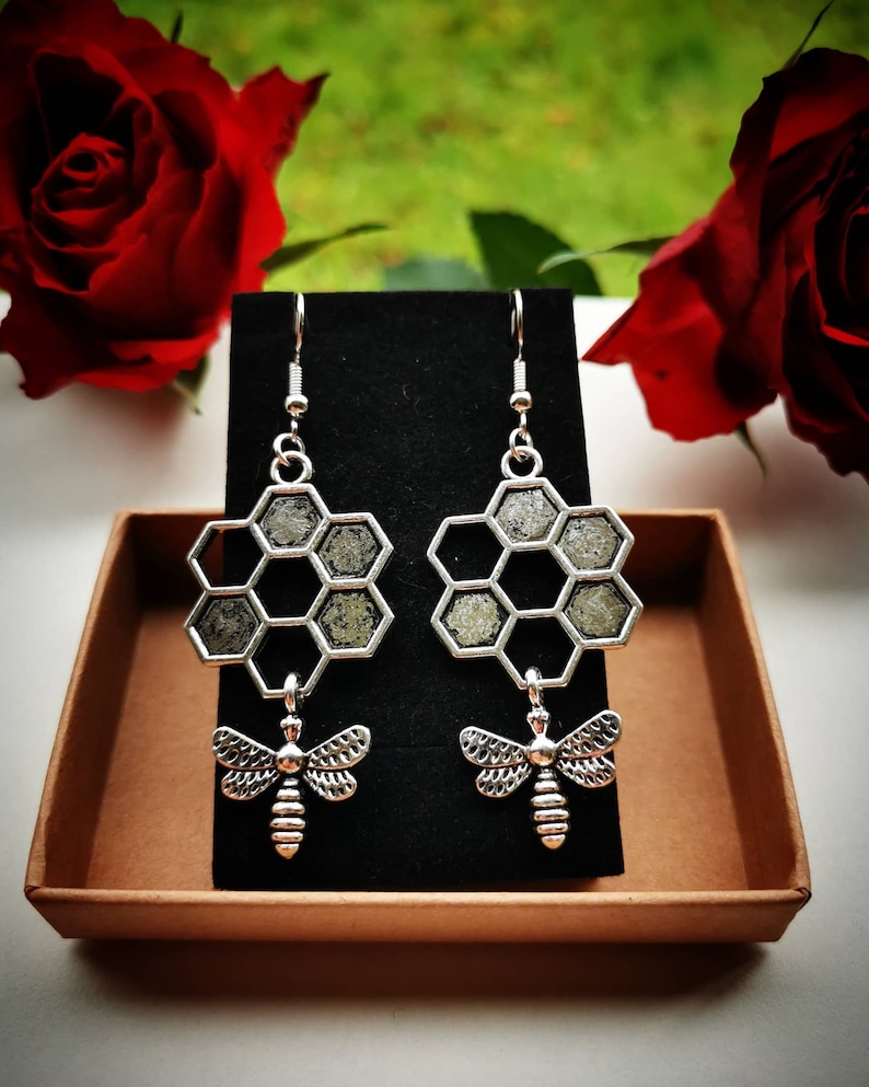 Honeycomb bee drop earrings Silver dangle earrings Bumblebee earrings Nature jewellery Zink based alloy Bee jewellery