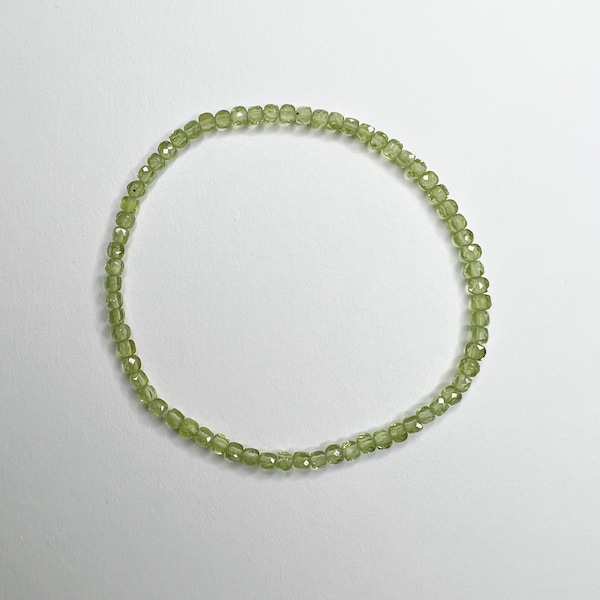 Peridot Faceted Gemstone Stretch Bracelet, August Birthstone Bracelet, Crystal Healing Bracelet, Minimalist Jewelry, Birthday Gift for Her,