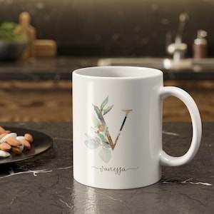 Caneca com nome personalizado e letra inicial monograma floral alfabeto | Caneca de café personalizada com flores em aquarela, presente para sua mãe, colega de trabalho, irmã