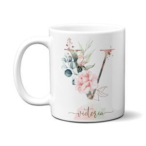 Nombre personalizado & Letra inicial Monograma Rosas Alfabeto V Taza / Acuarela Flores Taza de Café Personalizado, Regalo para su mamá Coworker Hermana