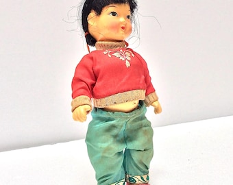 ヴィンテージ中国人形の伝統衣装の女の子、黒髪三つ編み、ピンク、青の