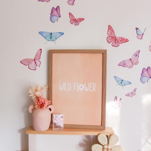 Schmetterling Wandtatto, Schmetterling Wandsticker, Blumen Wandaufkleber, Mädchen Wanddeko, Schmetterling Dekor, Schmetterling Schlafzimmer.