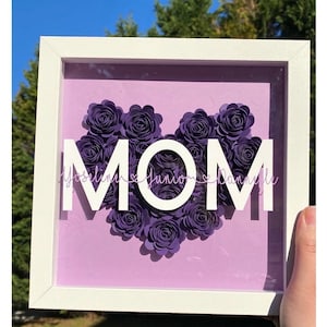 Mom Shadowbox with Flowers, Personalized heart Shadowbox with names, Mother's Day gift, Customized mom gift, Paper Flower Gift Box. image 2