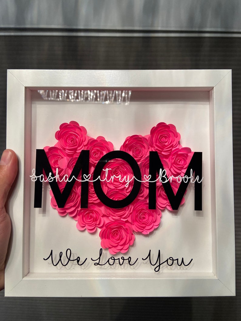 Mom Shadowbox with Flowers, Personalized heart Shadowbox with names, Mother's Day gift, Customized mom gift, Paper Flower Gift Box. image 5