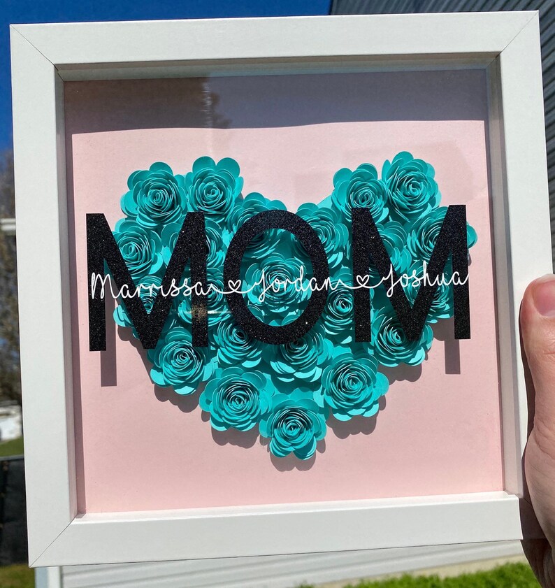 Mom Shadowbox with Flowers, Personalized heart Shadowbox with names, Mother's Day gift, Customized mom gift, Paper Flower Gift Box. image 3