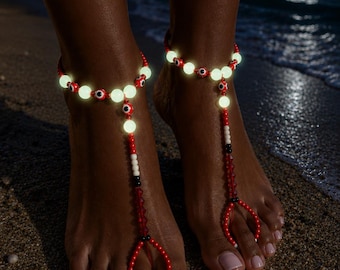Rode glow-in-the-dark sandalen met boze oog-effect voor op blote voeten (handgemaakt)
