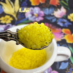 Yellow | 11/0 Japanese Seed Beads | Transparent, Matte | Matsuno | 10.0g bag (SKU: 11-Matsuno-F252)