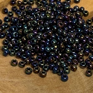 Rainbow Iris Black | 15/0 Japanese Seed Beads | Metallic Iris | TOHO | 3.5g or 7g Bag (SKU: 15-TOHO-86)