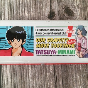 ヴィンテージタッチのアニメペンケース：達也と南、赤缶、東宝ライセンス商品