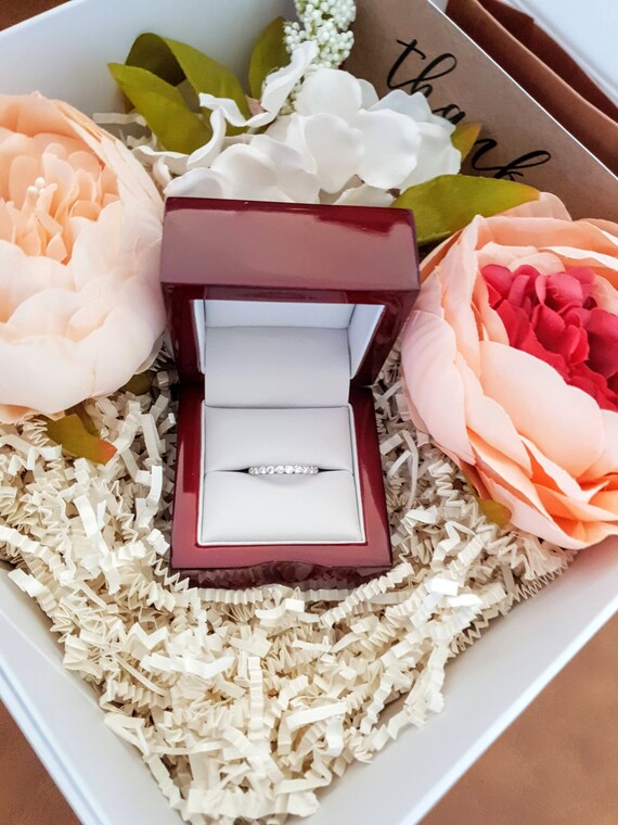 Halo diamond setting only outlet