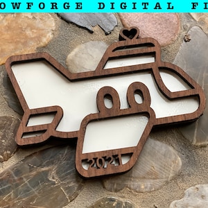 Arquivo SVG de enfeite de Natal de avião 2021 | Baixar arquivo digital Glowforge | Arquivo Laser SVG | Presente para comissário de bordo piloto Glowforge