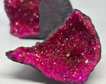 Geoda drusa frambuesa, cristal teñido de rosa, gema metafísica