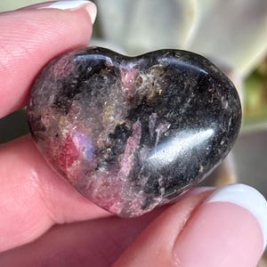Rhodonite Heart Crystal | Natural Black Pink Stone | Healing Crystal Gift | Self-Love Stone | Heart-Shaped Gem | CrystalsMEOW