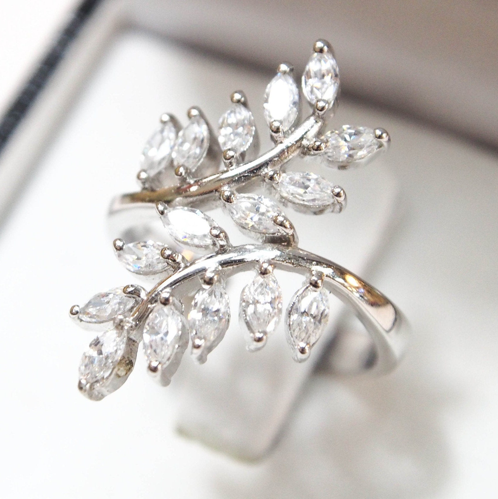 Anillo de hoja de olivo corte de marquesa de Zirconia cúbica Etsy