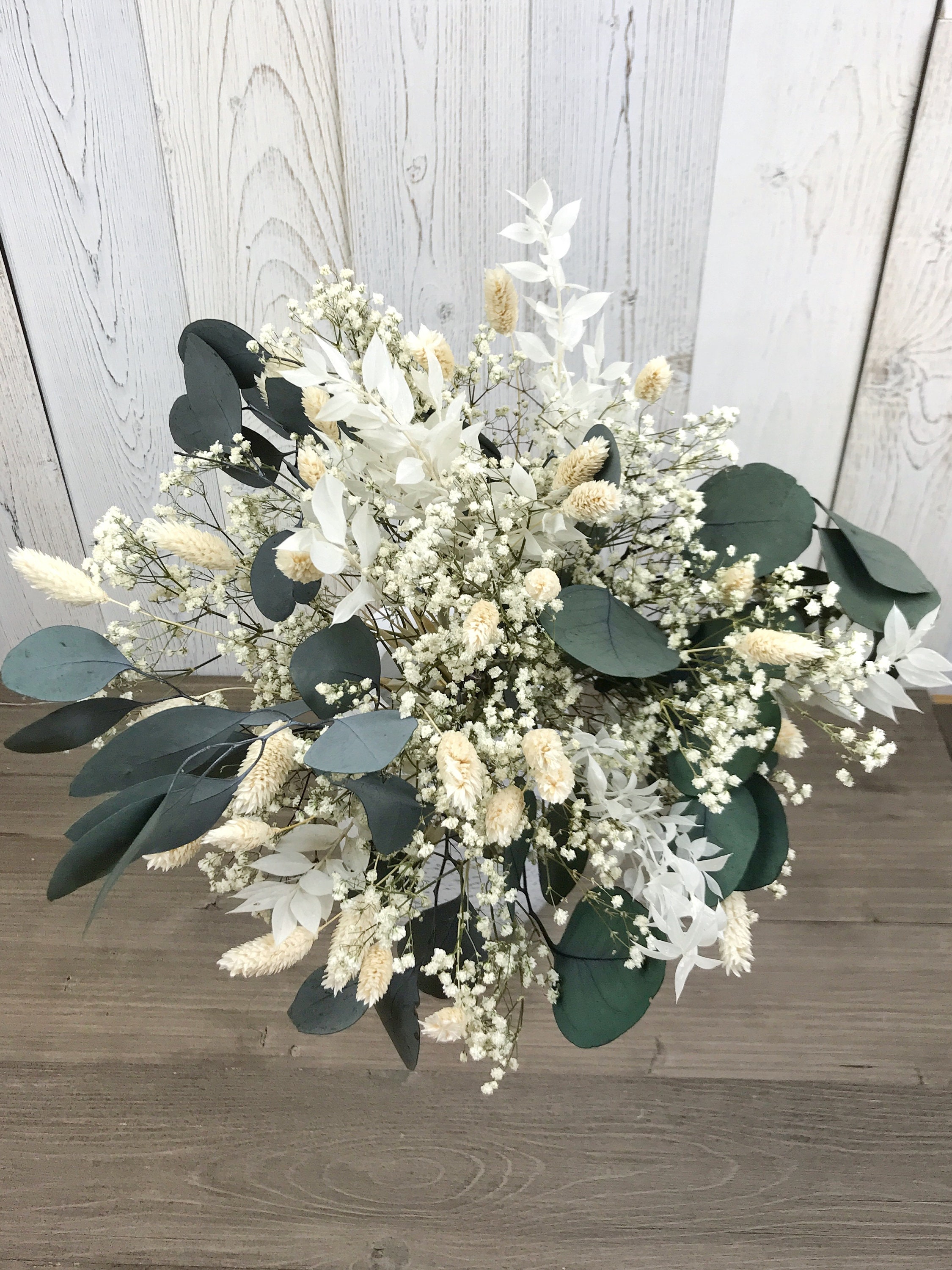 Bouquet di fiori secchi naturali con nebbiolina bianca eucalyptus