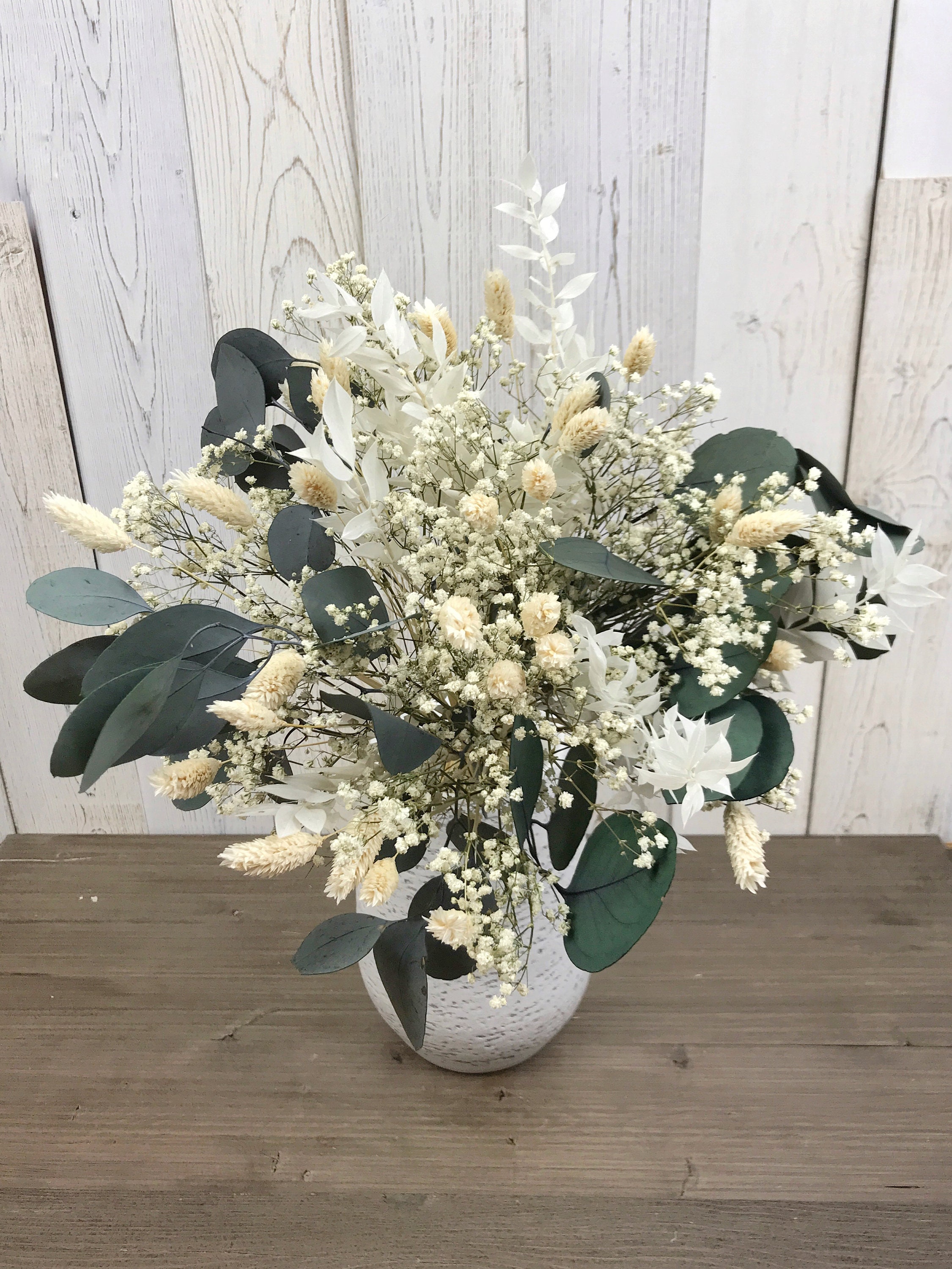 Bouquet di fiori secchi naturali con nebbiolina bianca eucalyptus