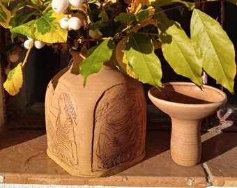 Eckige Vase | 4 Seiten | handbemalt | Kunst-Keramik | Handarbeit | Kerzenhalter | griechische Mythologie | Unikat | Frauenfigur | 4 Bilder