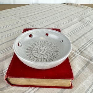 Herb Stripper and Garlic Dish, Eggshell White