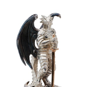 Defender, statue symbol