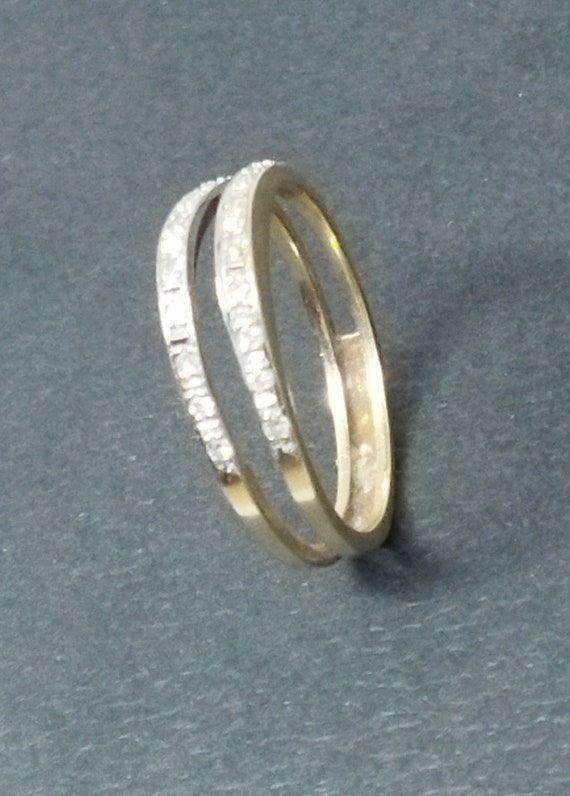 14k or 585 solid gold diamond .09ct ring