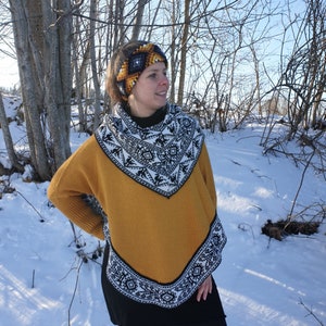 Cuddly soft poncho with sleeves made of baby alpaca wool, yellow