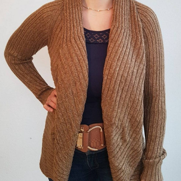 Rundstrickjacke aus Alpakawolle, gestricktes Unikat, beige hellbraun