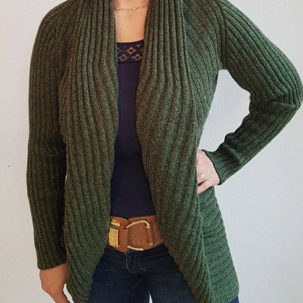 Cardigan circulaire en laine d'alpaga, vert chiné, tricoté pièce unique