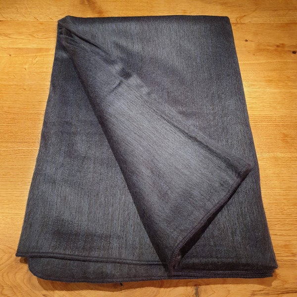 Kuschelig weiche Decke aus Babyalpakawolle, dunkelpetrol-schwarz meliert, gewebtes Unikat