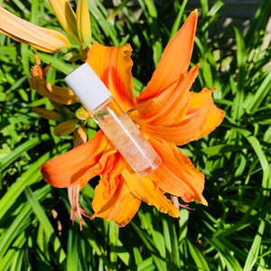 Gold Soul: Essential Perfume Oil - Aromatherapy - Fragrance - 10ml - Roll On - Glass Bottle - Crystal - Morganite - For Women
