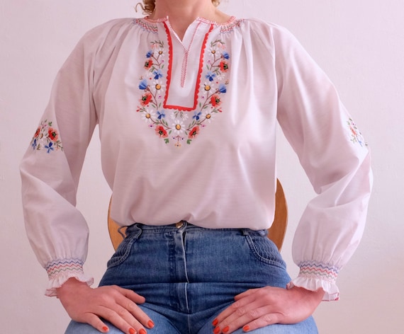 Vintage costume blouse; Folklore; white with flora