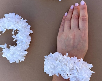 White wedding corsage, Wedding flower accessories for bridesmaids