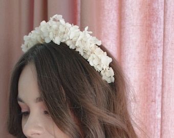 Couronne de fleurs blanches, Bandeau de mariée, Couronne de fleuriste, Accessoires pour cheveux de mariage, Bandeau blanc, Bandeau de mariage floral, Couronne d’hortensia