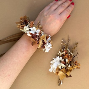 Dried flower corsage for bridesmaid, Wrist corsage for flower girl, Boho rustic wedding accessories, Groomsman buttonhole in rust colors
