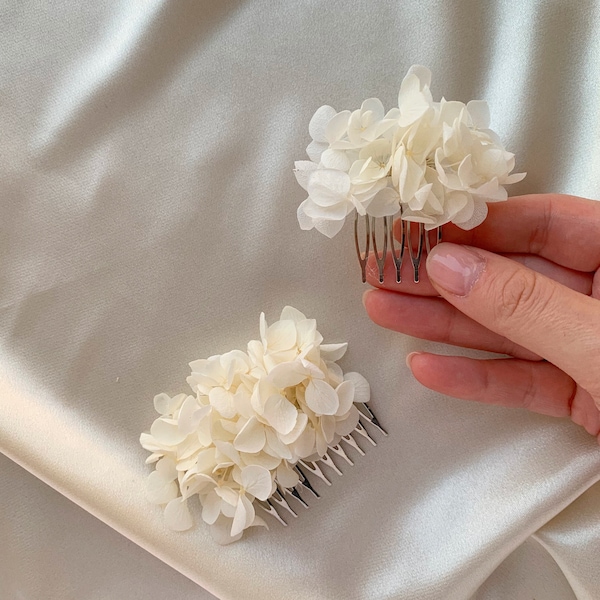 Hydrangea flower comb, White flower hairpiece, Hydrangea hair accessories, Rustic flower headpiece, Bridesmaid hair comb, Boho hairstyle