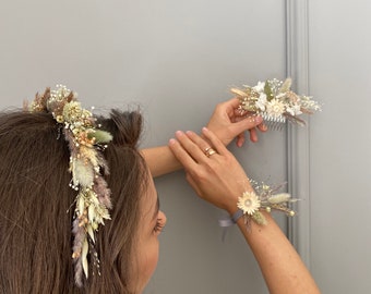 Dried flower comb, Flower hairpiece, Olive color flower, Bridesmaid accessories, Rustic flower headpiece, Sage green wedding, Flower girl