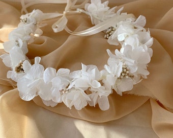 White flower crown, Bridesmaid hair wreath, Dried flower bridal headpiece, Preserved hydrangea headband, Boho bridal crown, White wedding