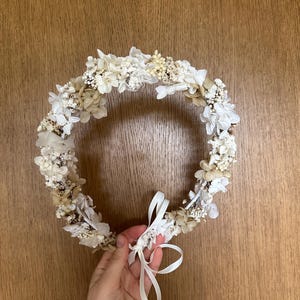 Couronne de fleurs beige blanche, bandeau de premier anniversaire, couronne de cheveux de fleurs séchées pour bébé fille, casque floral bohème enfant, couronne de fille de fleur