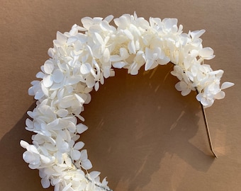 Bandeau de fleurs blanches, couronne de demoiselle d'honneur, casque de mariée fleurs séchées, bandeau d'hortensias préservé, couronne de mariée bohème, bandeau blanc